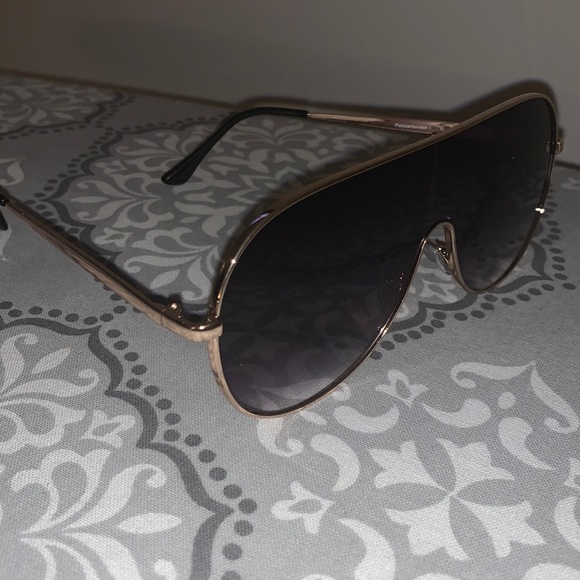 Dark tinted sunglasses/Silver Bling hoop earrings - Picture 3 of 3